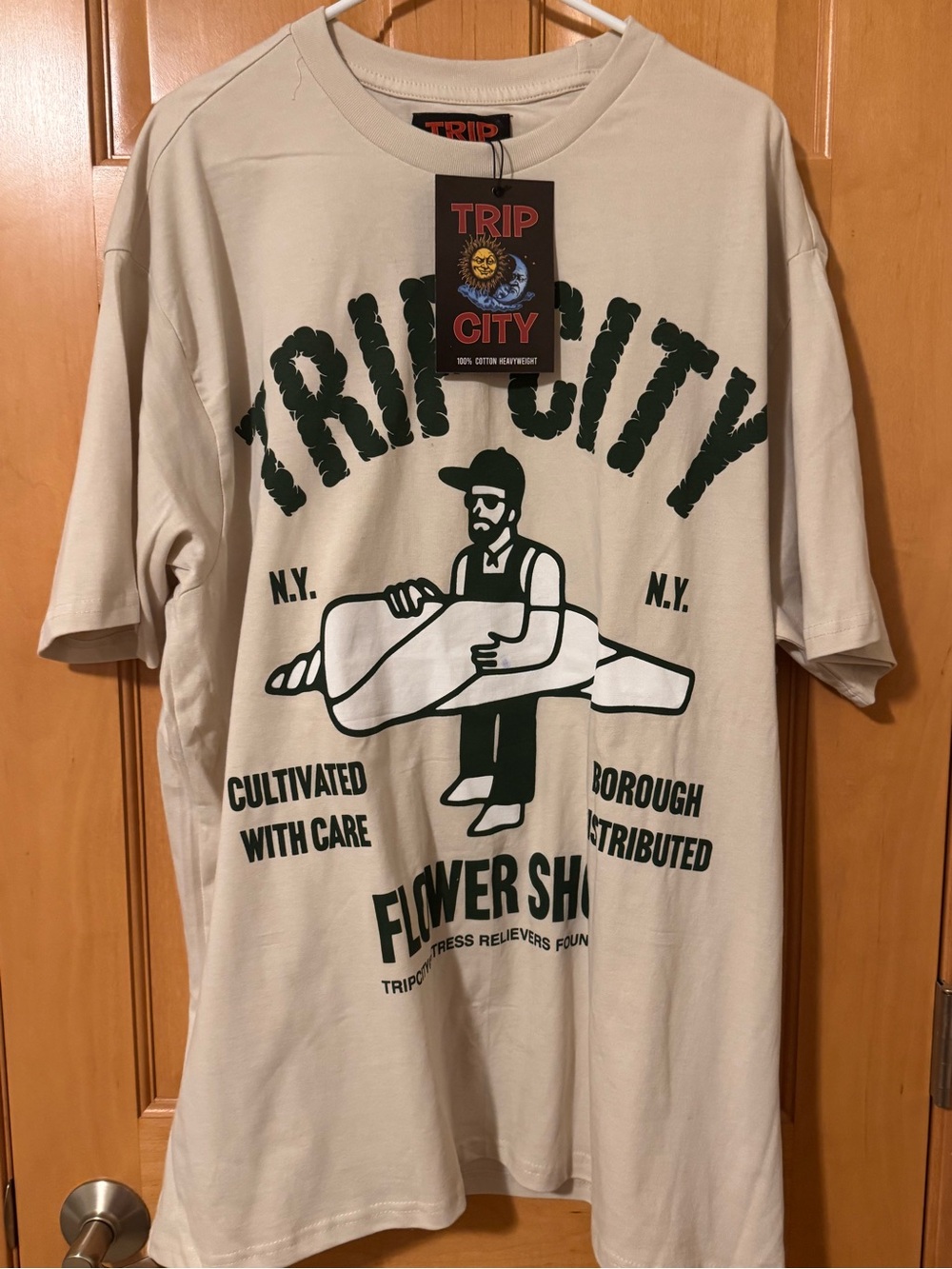 Old Navy Beige Short-Sleeve Graphic Tee with Dark Green Print